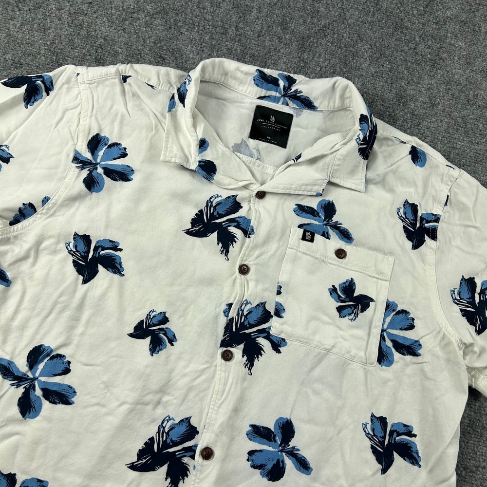 Junk Food Button Down Shirt Mens XL White Blue Floral Hibiscus Rayon Short